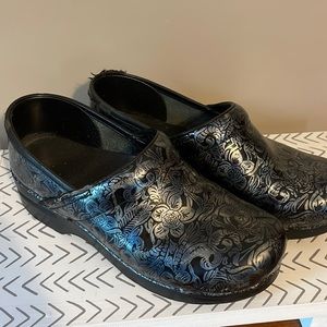 Blue and Silver danskos